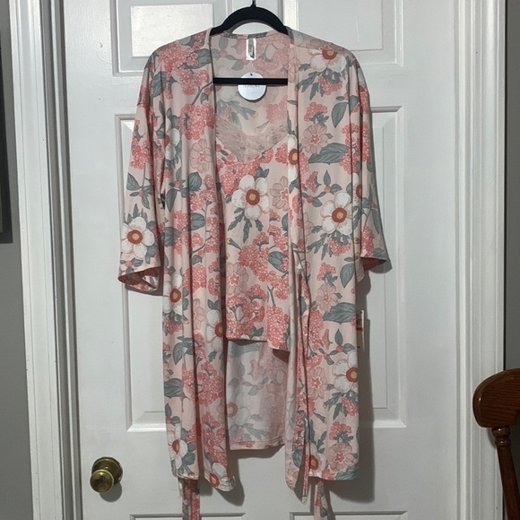 Flora Nikrooz Other - NWT Flora Nikrooz pink and green floral cami and robe set